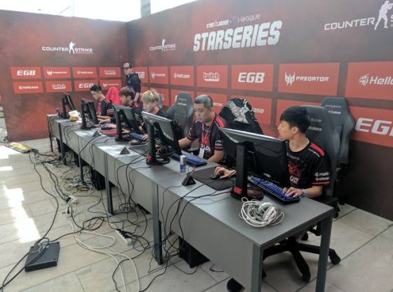 与球队完成 与球队完成