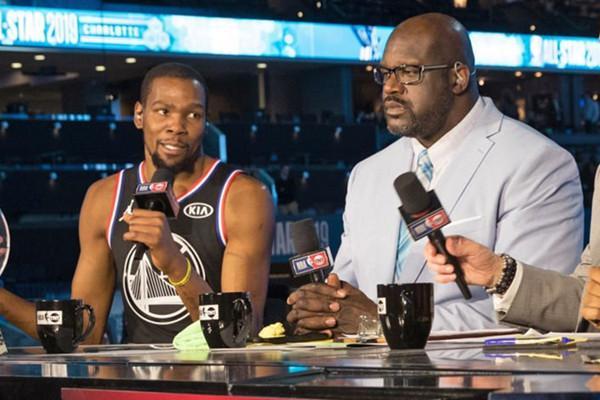 他们背后的 他们背后的